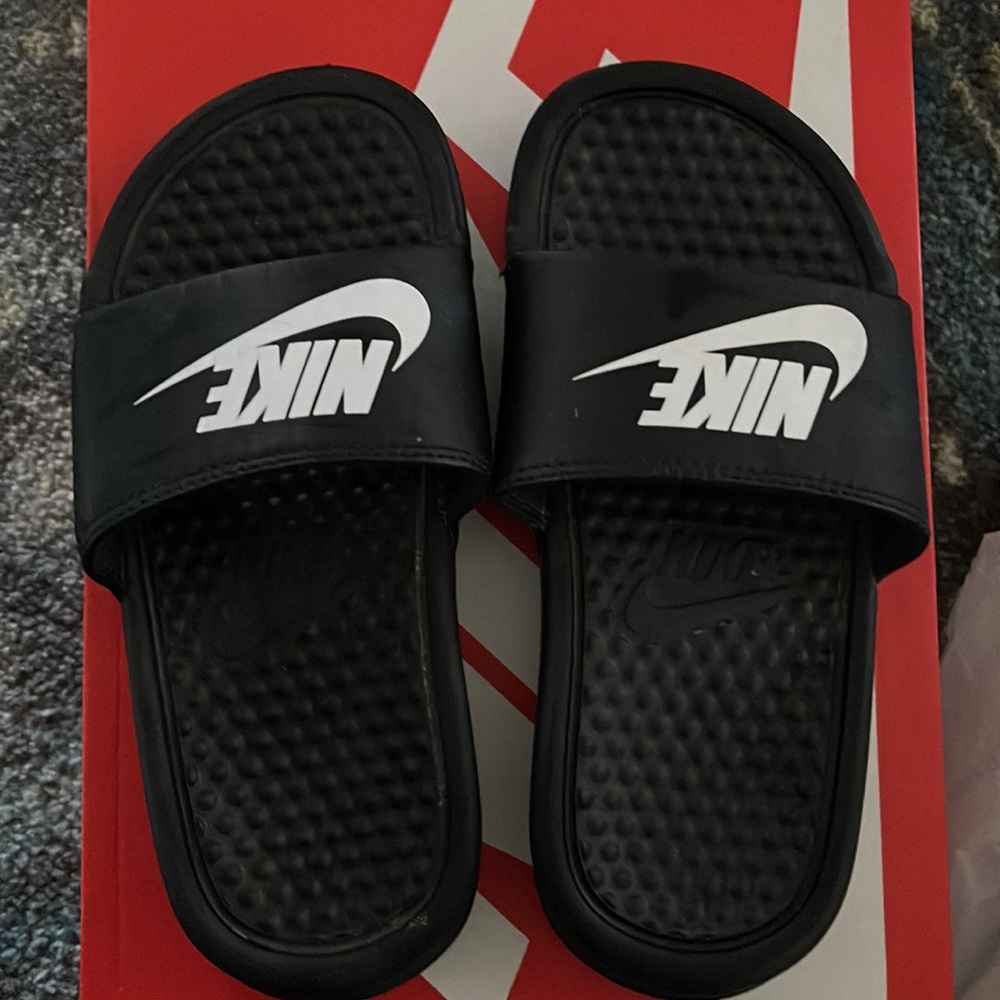 Boys Nike slides